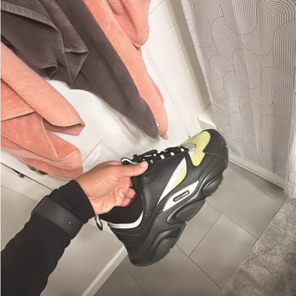 Selling dior b22s size 9 need it gone quick